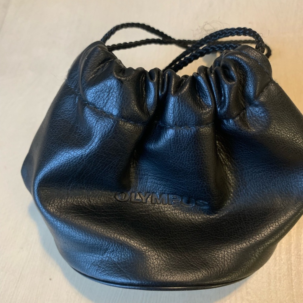 Olympus Black Leather Pouch for Lenses - Picture 2 of 4